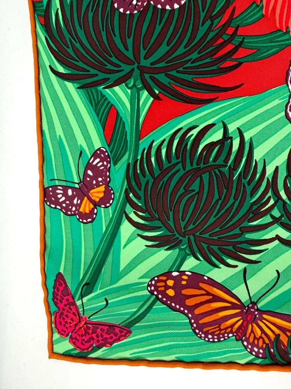 HERMES Jaguar Quetzal Square 90 cm Green Fuchsia Bordeaux Silk Scarf